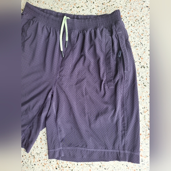 94 Lululemon Run Response Short - Picture 6 of 14